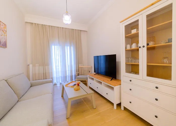 New Modern 2Nd Floor Apartment