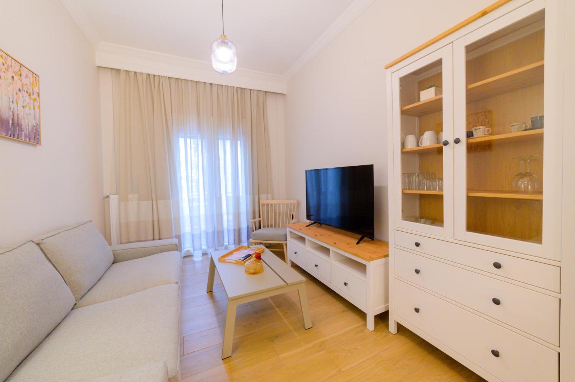 New Modern 2nd Floor Appartement