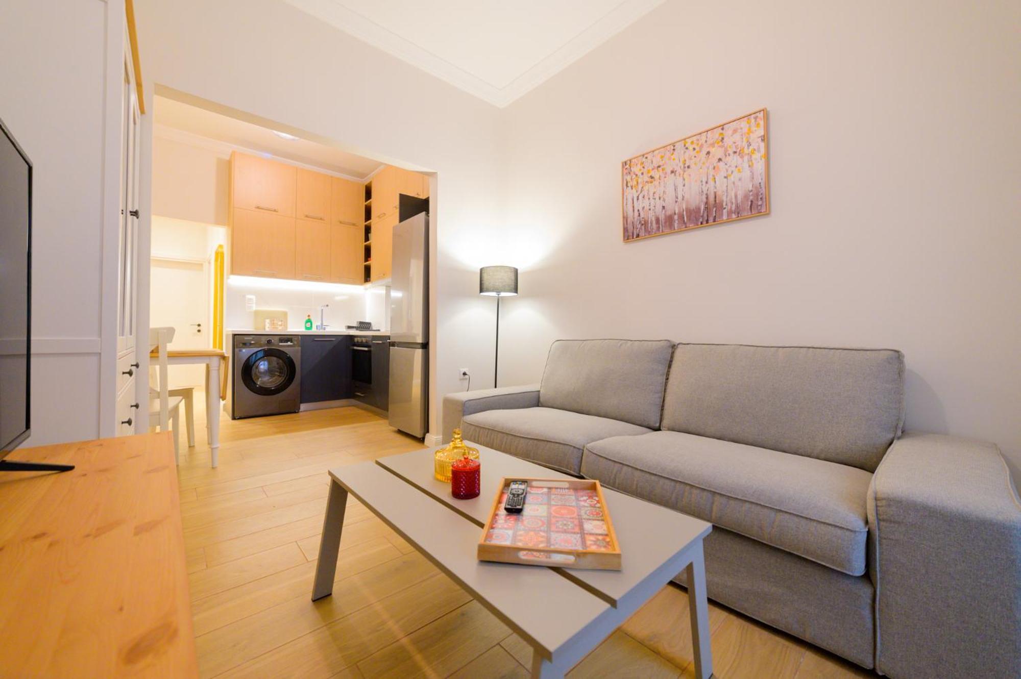 New Modern 2nd Floor Appartement *