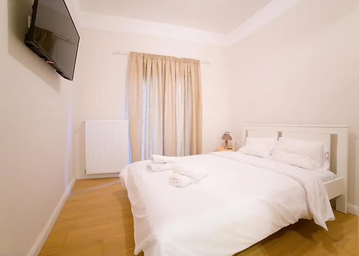 New Modern 2Nd Floor Apartment