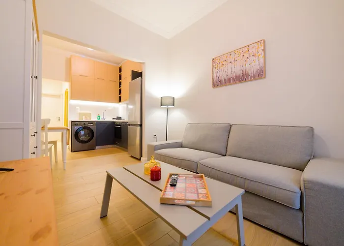 New Modern 2Nd Floor Apartment